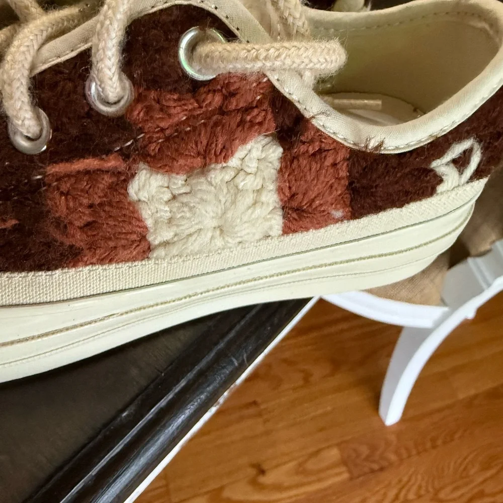 Converse Low Top Sneakers in Cream, Brown, Rust Crochet Pattern - Picture 3 of 9